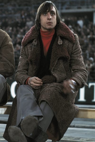 topscoorder-op-het-veld-en-in-de-mode-12-vintage-stijlmomenten-van-voetballegende-johan-cruijff-392217
