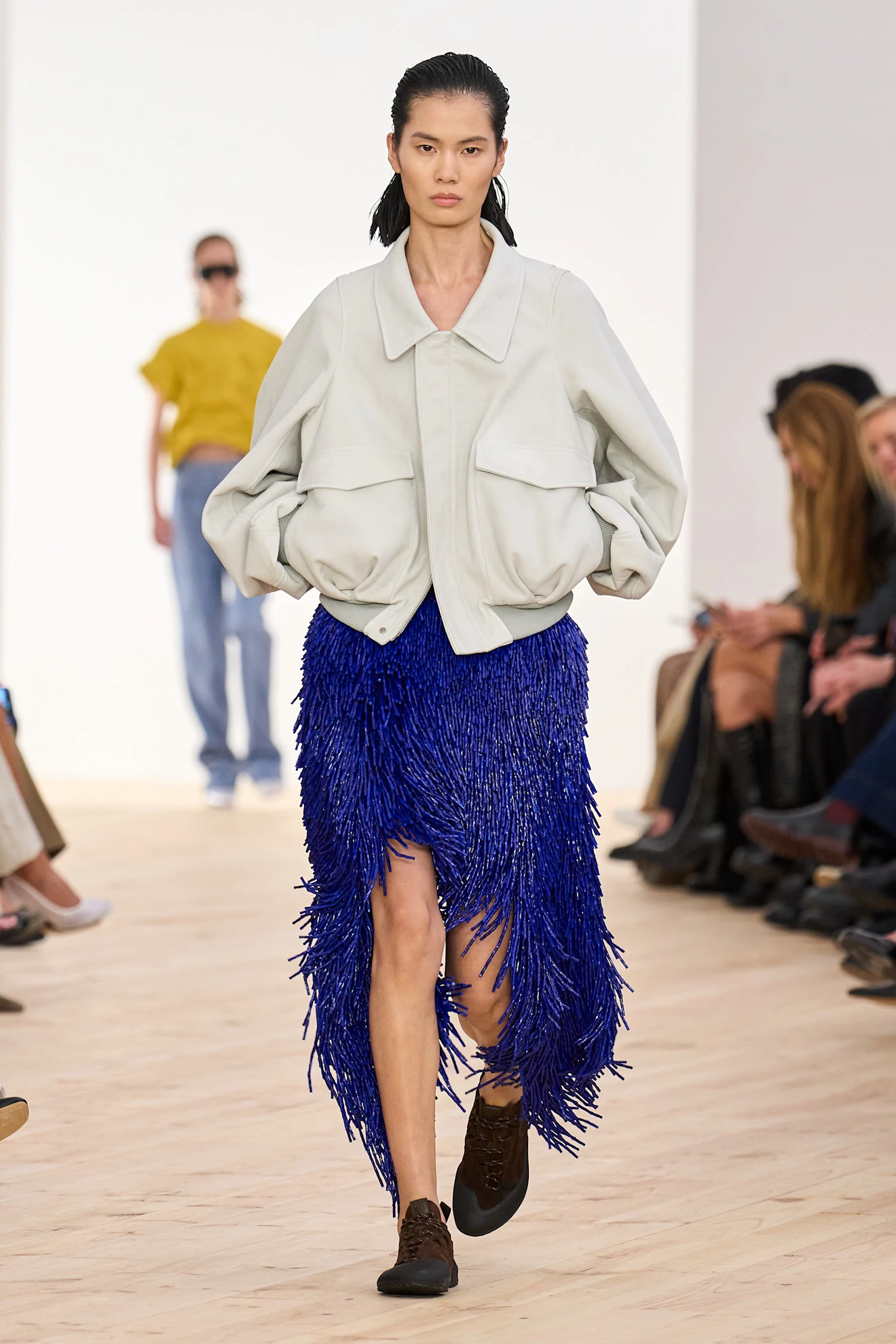 Asymmetrische rok bij Loewe