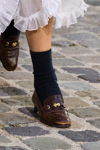 zijn-het-loafer-muiltjes-pump-instappers-deze-klassieke-platte-schoen-krijgt-een-update-391493