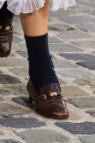 zijn-het-loafer-muiltjes-pump-instappers-deze-klassieke-platte-schoen-krijgt-een-update-391493