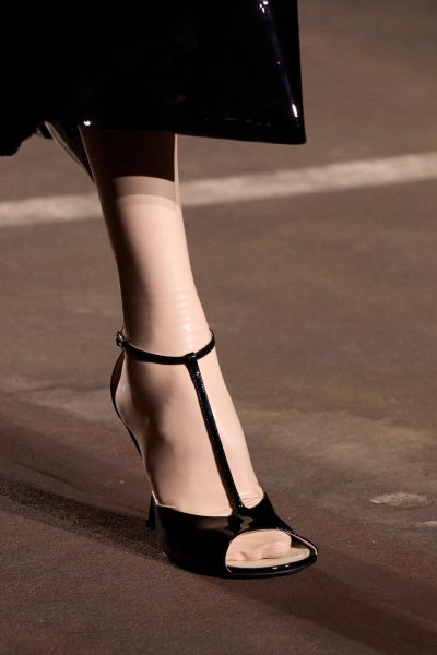 deze-sandaal-uit-de-jaren-negentig-duikt-deze-lente-weer-op-389498