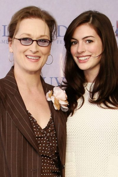 zo-zag-de-cast-van-the-devil-wears-prada-eruit-tijdens-de-perstour-van-de-eerste-film-in-2006-390374