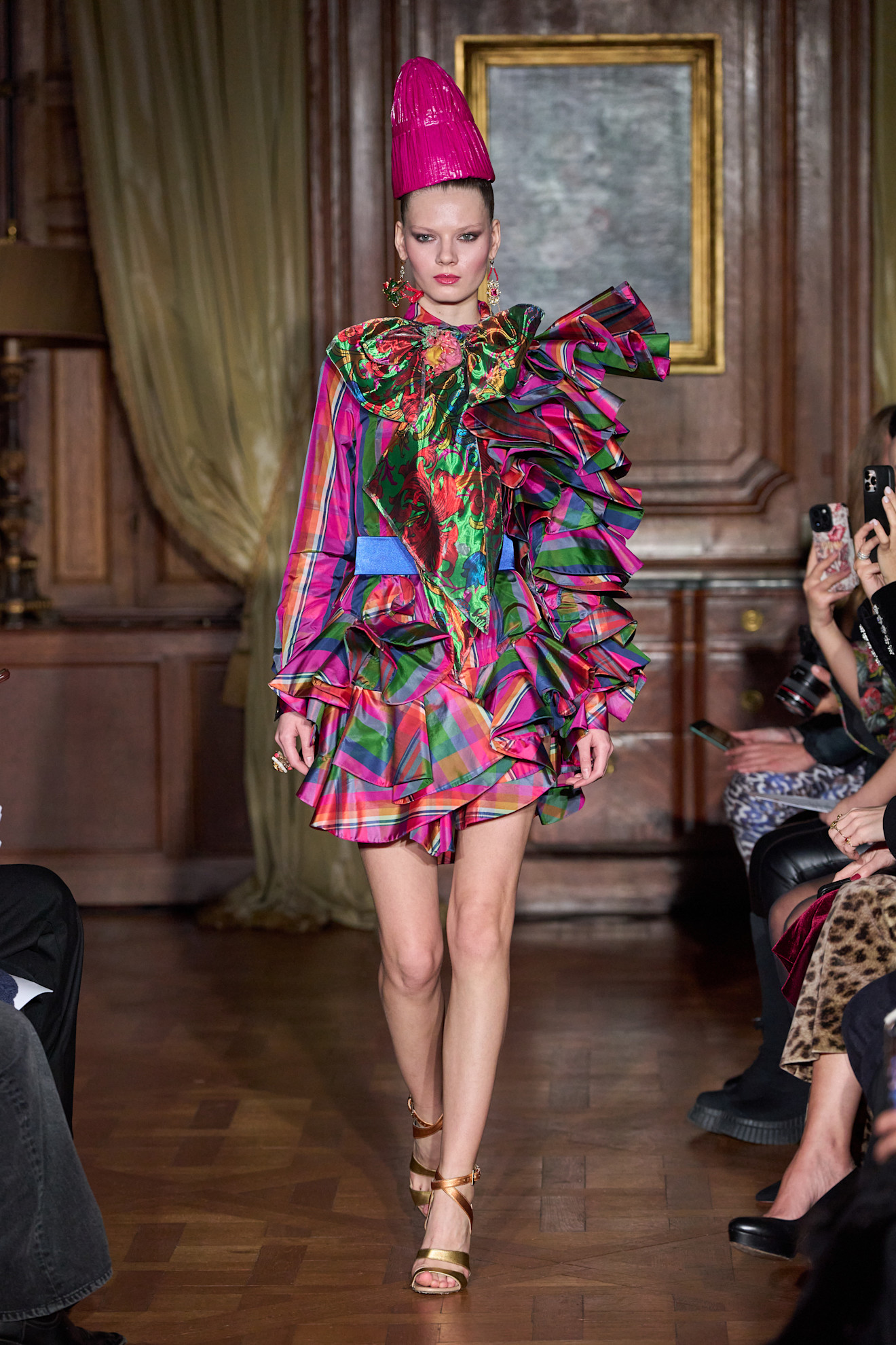 Een look uit de lente/zomer 2025-couturecollectie van RVDK Ronald van der Kemp