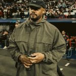 Vincent Kompany draagt een Adidas-sportjacks naast de zijlijn van Bayern München tegen Real Madrid.