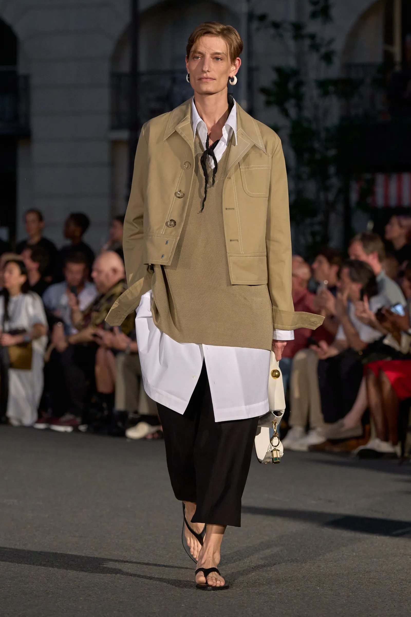 Ami Paris lente/zomer 2026 als voorbeeld van combinaties voor het tussenseizoen