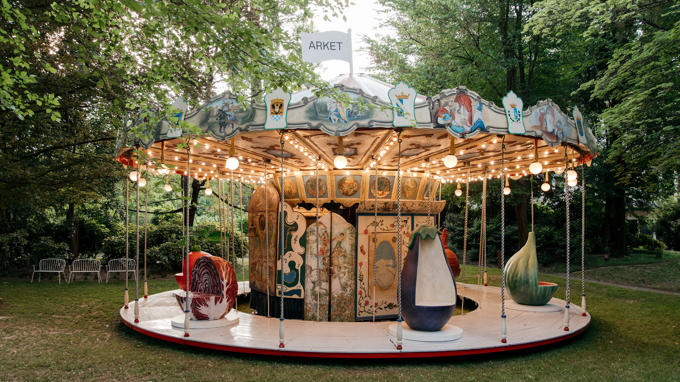 Arket x Laila Gohar installatie in Milaan