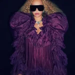 Beyoncé draagt een look van Saint Laurent om de verjaardag van het album Lemonade te vieren