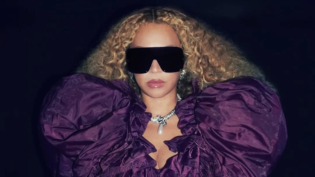 Beyoncé knipoogt naar 'Lemonade' in deze look van Saint Laurent