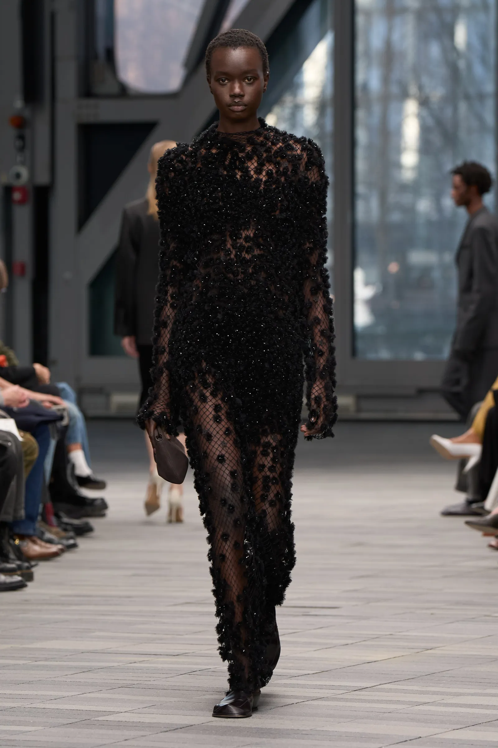 Een naked dress uit de Calvin Klein herfst/winter 2026-collectie