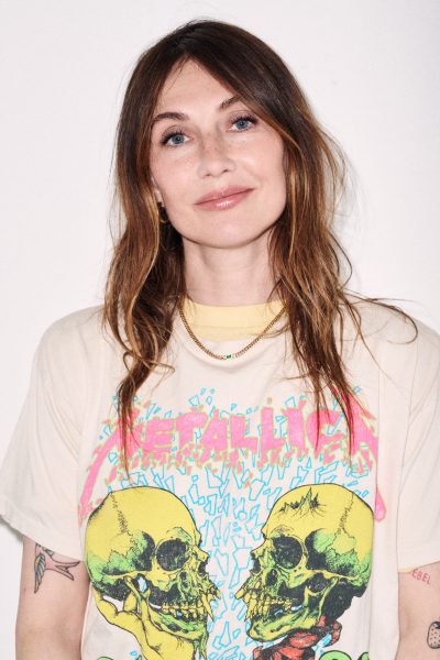 carice-van-houtens-garderobe-is-voor-90-procent-vintage-een-geinig-t-shirt-jaren-80-stukken-daar-ben-ik-gevoelig-voor-389587