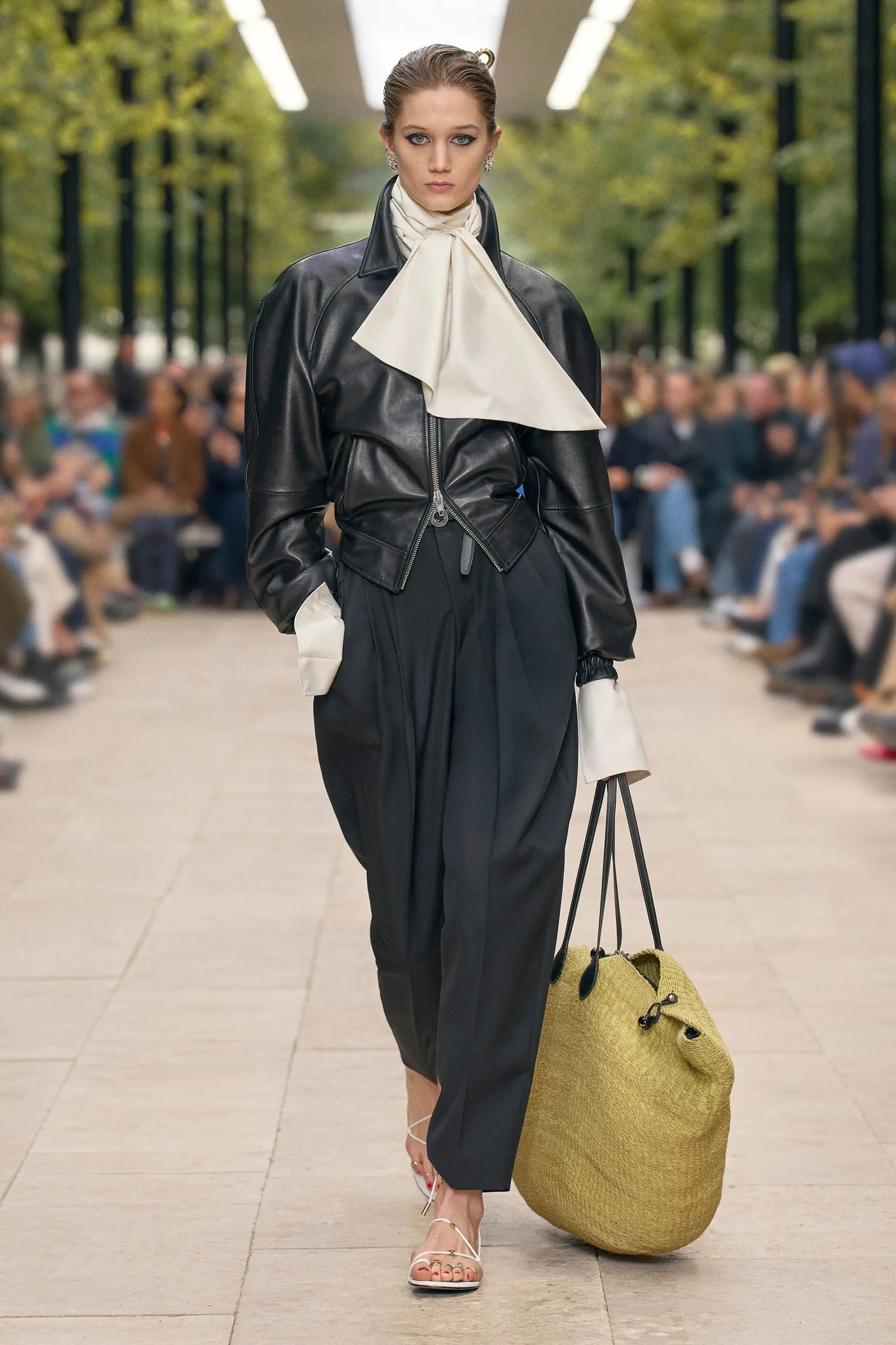 Celine lente/zomer 2026 als voorbeeld van combinaties voor het tussenseizoen