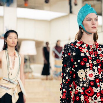 sandalen-zonder-zool-octopusclutches-we-duiken-in-de-accessoires-van-chanel-cruise-2027-392722