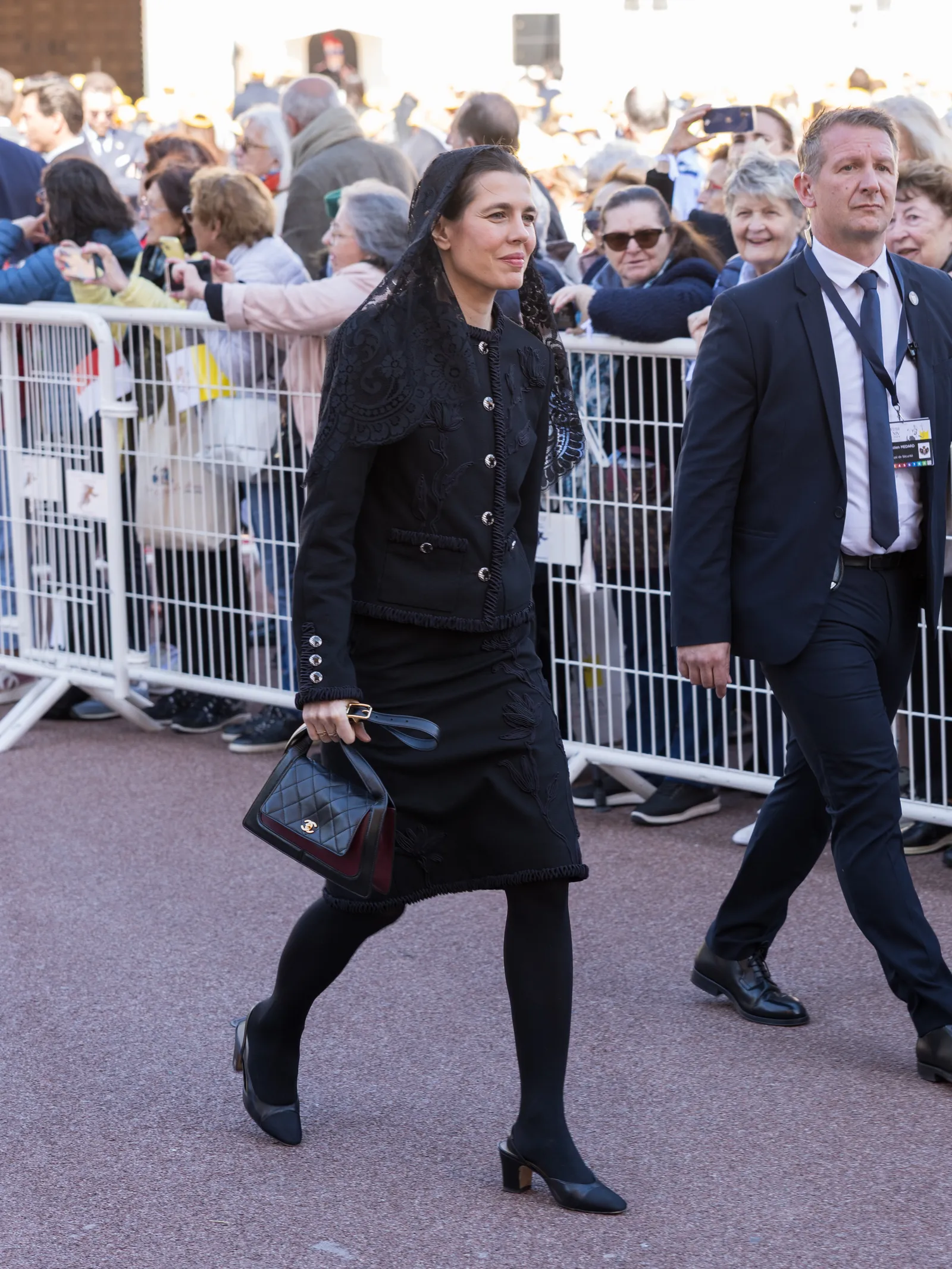 Full look van Charlotte Casiraghi voor ontvangst van de paus