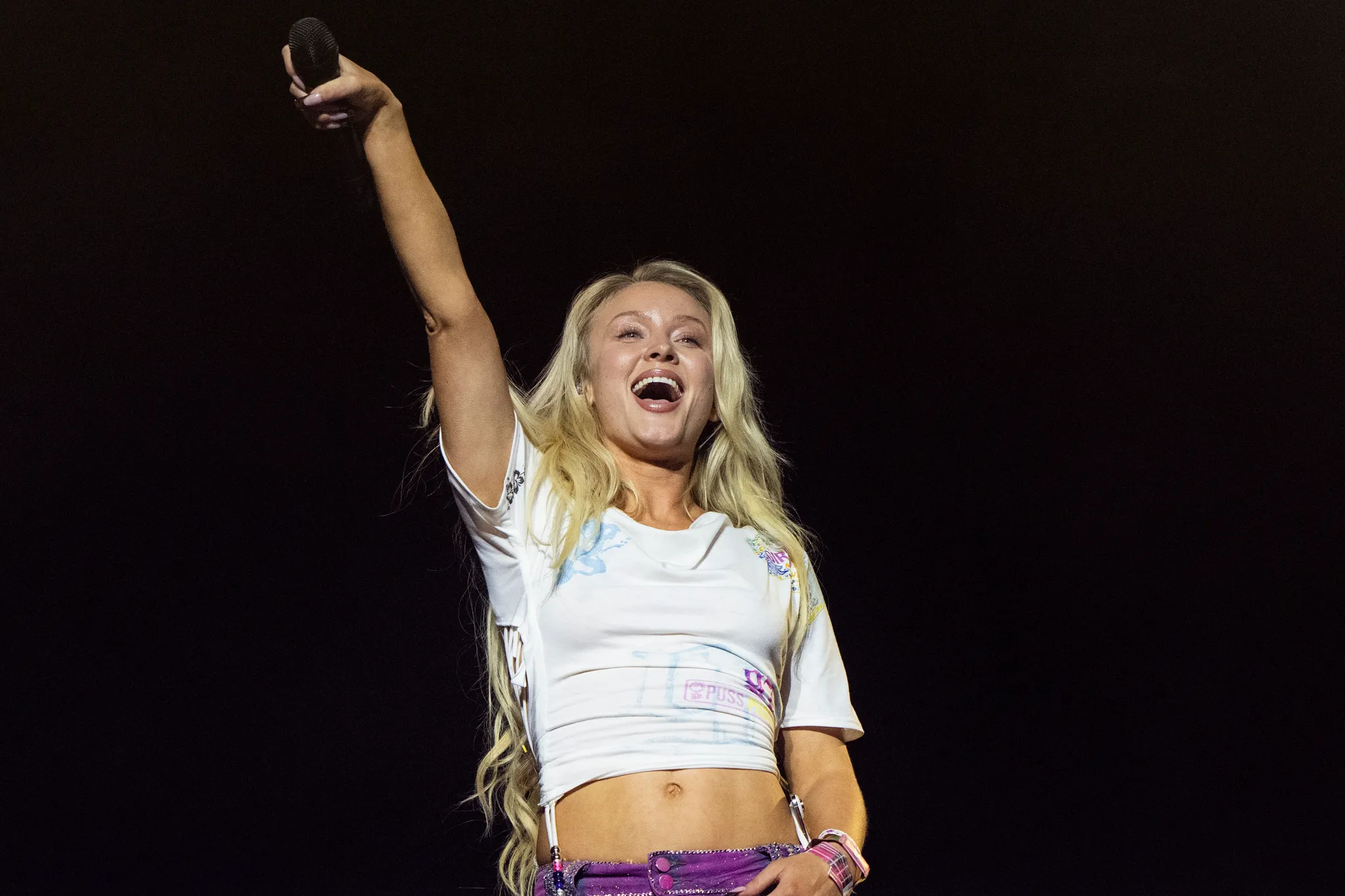 Zara Larsson tijdens Coachella 2026