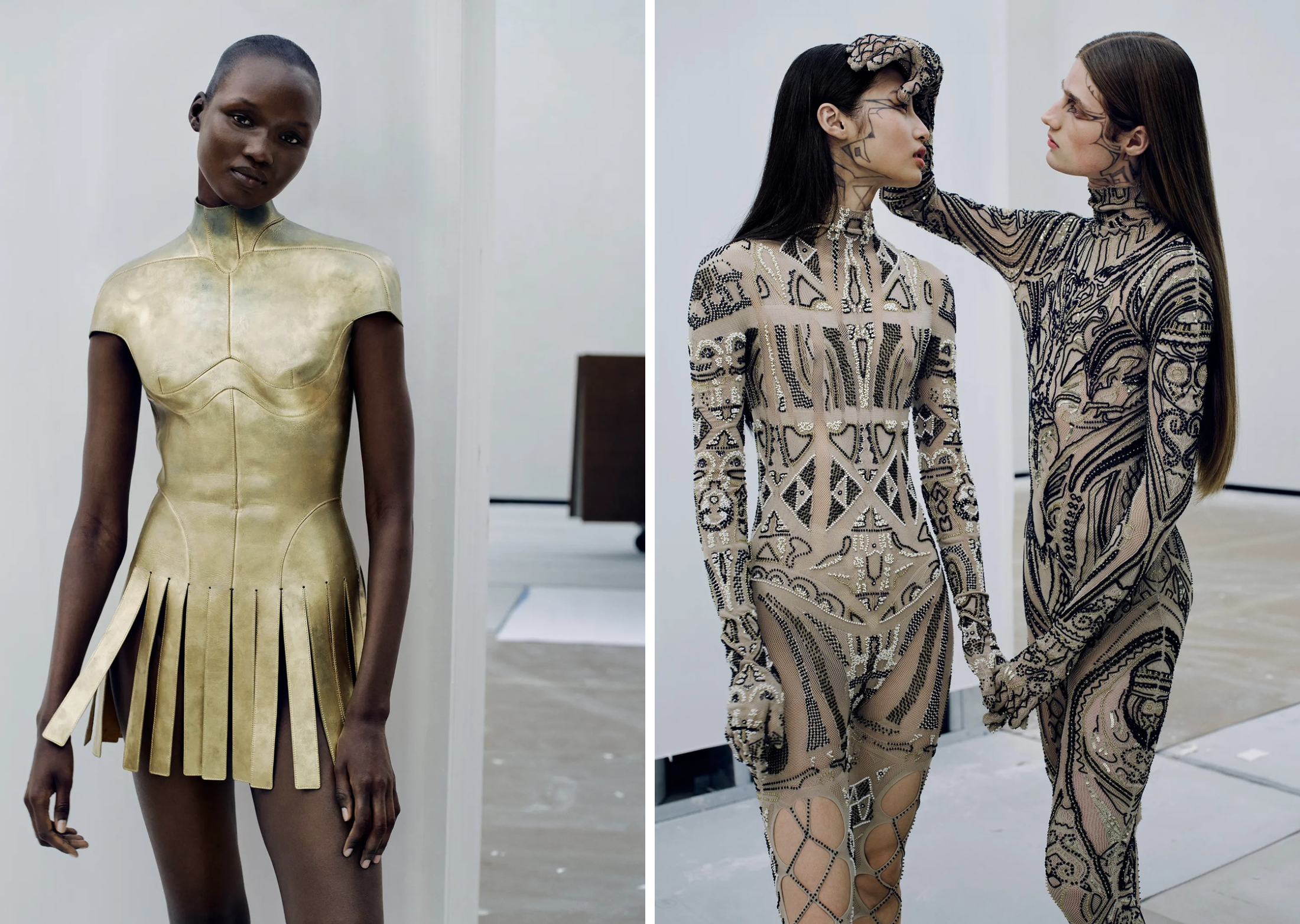 Model Abény Nhial in een Givenchy-jurk door Alexander McQueen (links) naast modellen Chen Yang en Yura Romaniuk in Tamae Hirokawa for Somarta bodysuits, voor de 'Costume Art' tentoonstelling in het Met