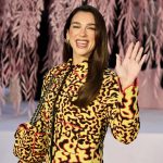 Dua Lipa tijdens Chanel Haute Couture