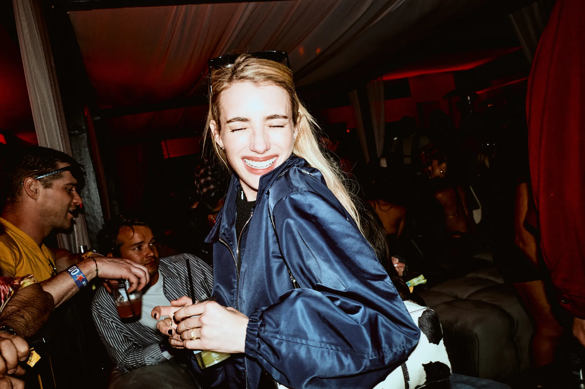 Emma Roberts bij het Coachella 2026-openingsfeest