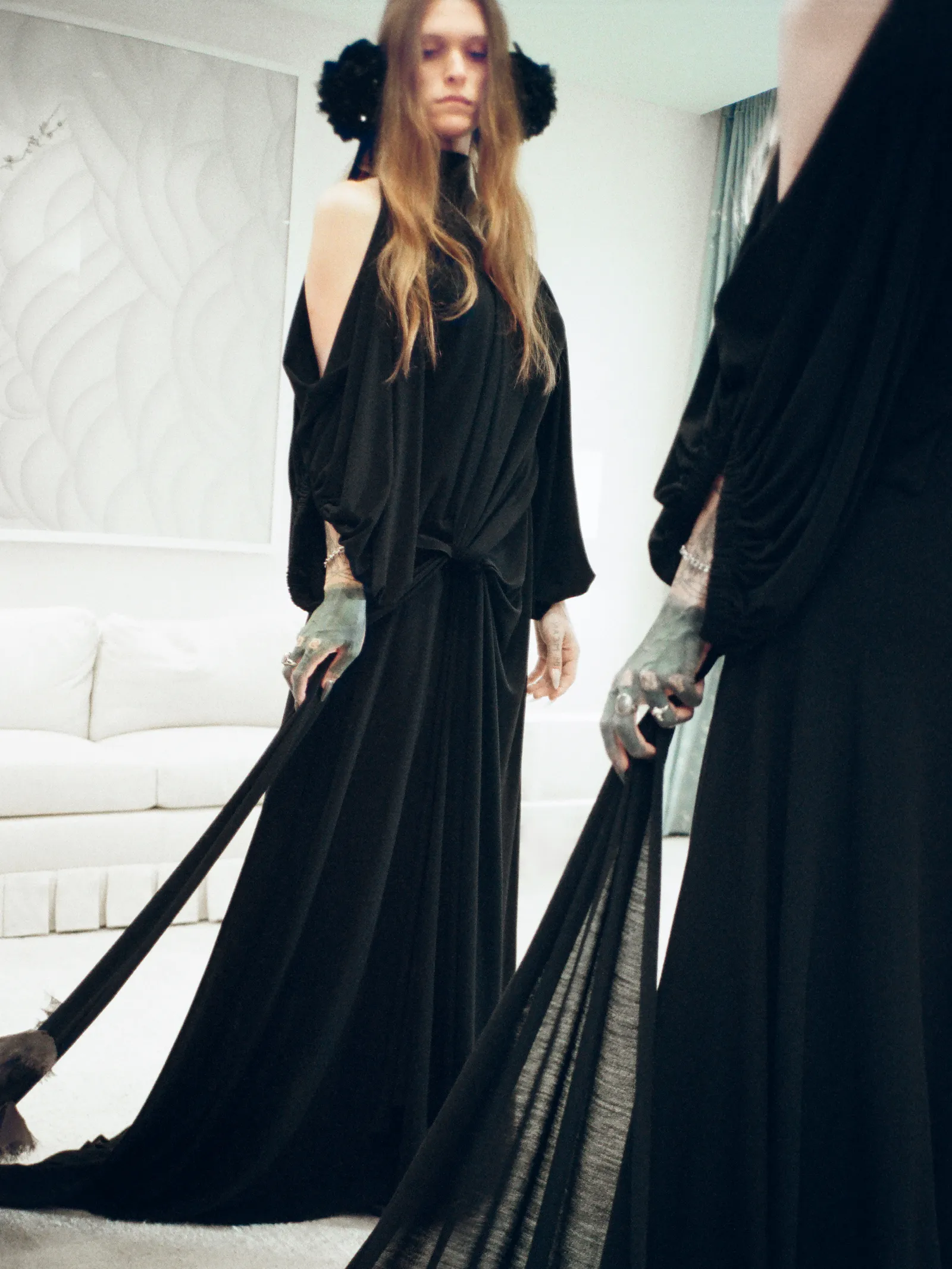 Ethel Cain in haar custom Dior-look voor Coachella