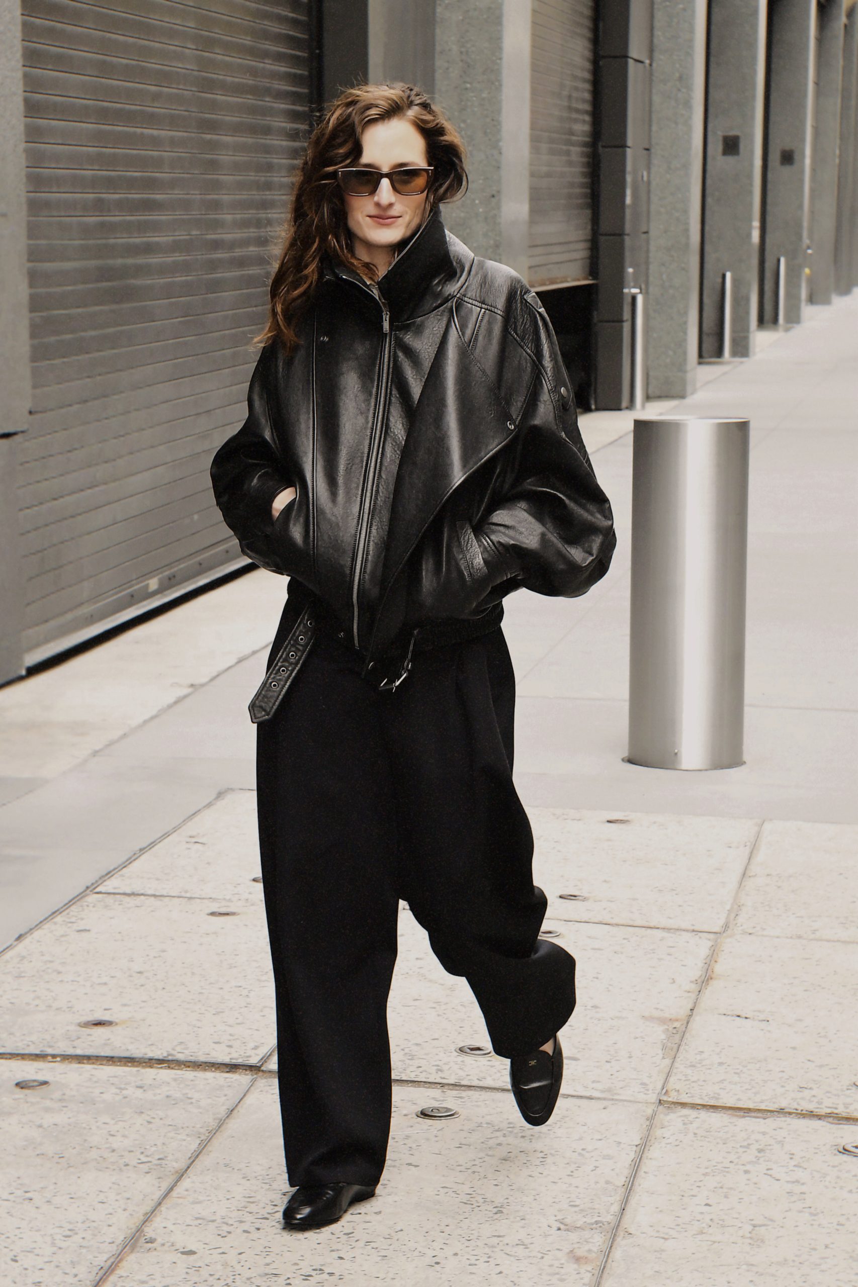 Grace Gummer in een zwarte look