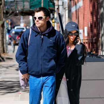 harry-styles-en-zoe-kravitz-zijn-verloofd-en-de-verlovingsring-is-enorm-392410