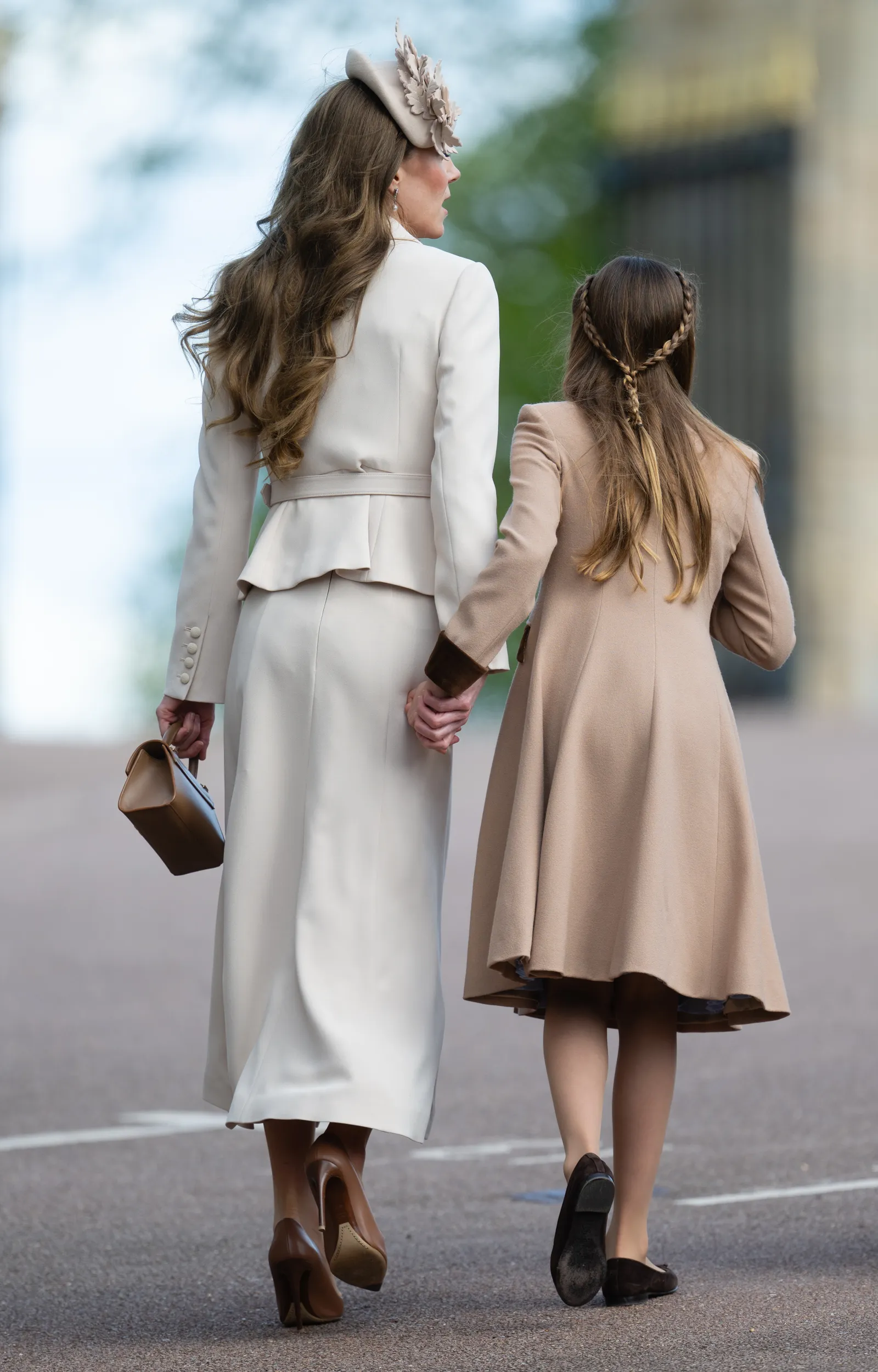 Kate Middletons full-look tijdens Pasen, naast dochter Charlotte