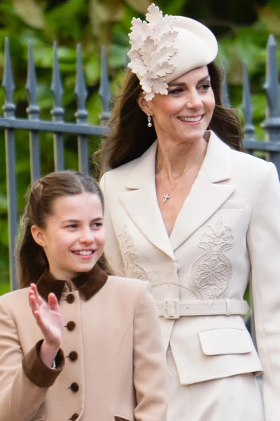 kate-middleton-draagt-deze-chique-look-opnieuw-tijdens-haar-eerste-paasdienst-sinds-haar-diagnose-389831