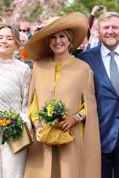 koningin-maxima-en-de-prinsessen-kiezen-voor-deze-grote-catwalktrend-op-koningsdag-2026-392390