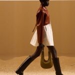 zwarte laarzen bij hermes ss26