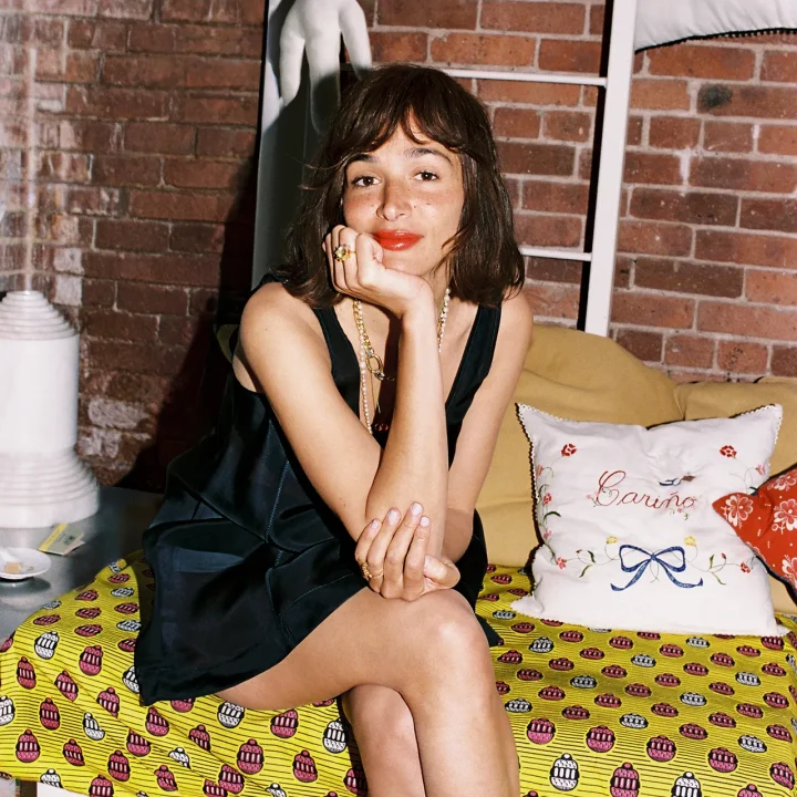 kunstenaar-laila-gohar-ontwerpt-voor-arket-een-item-ongedragen-in-de-kast-laten-hangen-is-gewoon-verspilling-391199