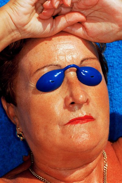 laat-het-werk-van-martin-parr-je-deze-zomer-inspireren-om-echte-fotos-te-maken-390176