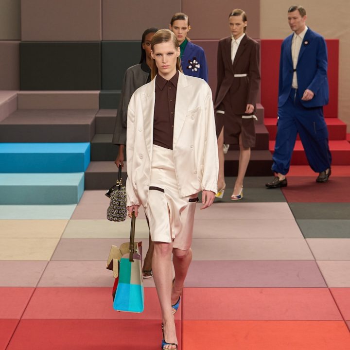 de-ultieme-mood-booster-dit-seizoen-de-meerkleurige-sandaal-391917