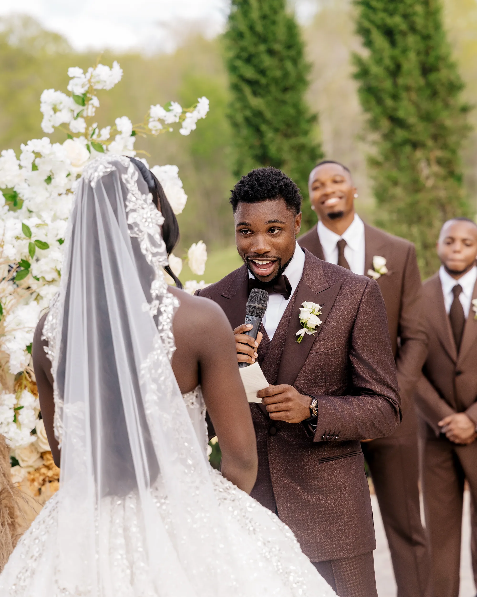 De bruiloft van Noah Lyles en Junelle Bromfield