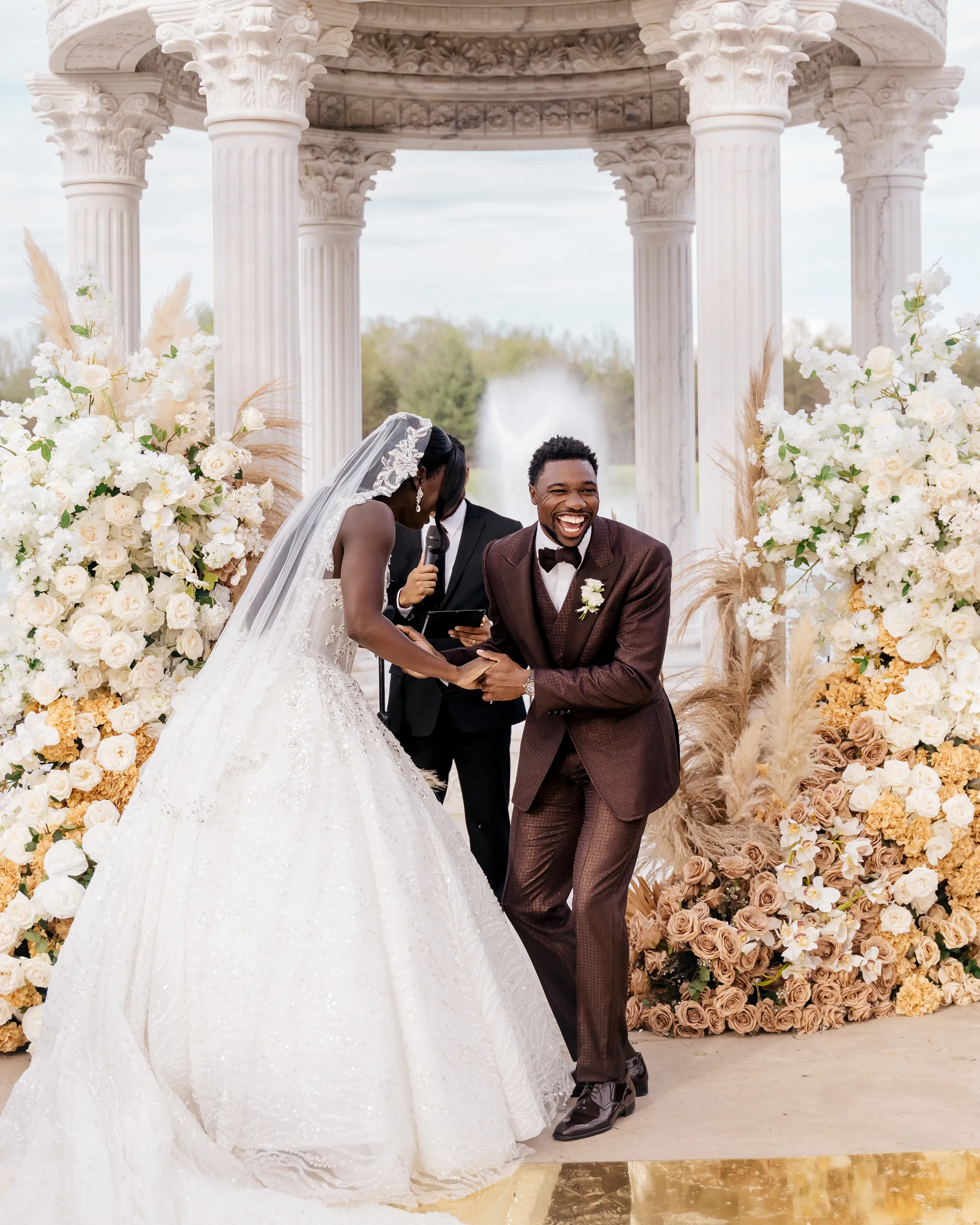 De bruiloft van Noah Lyles en Junelle Bromfield