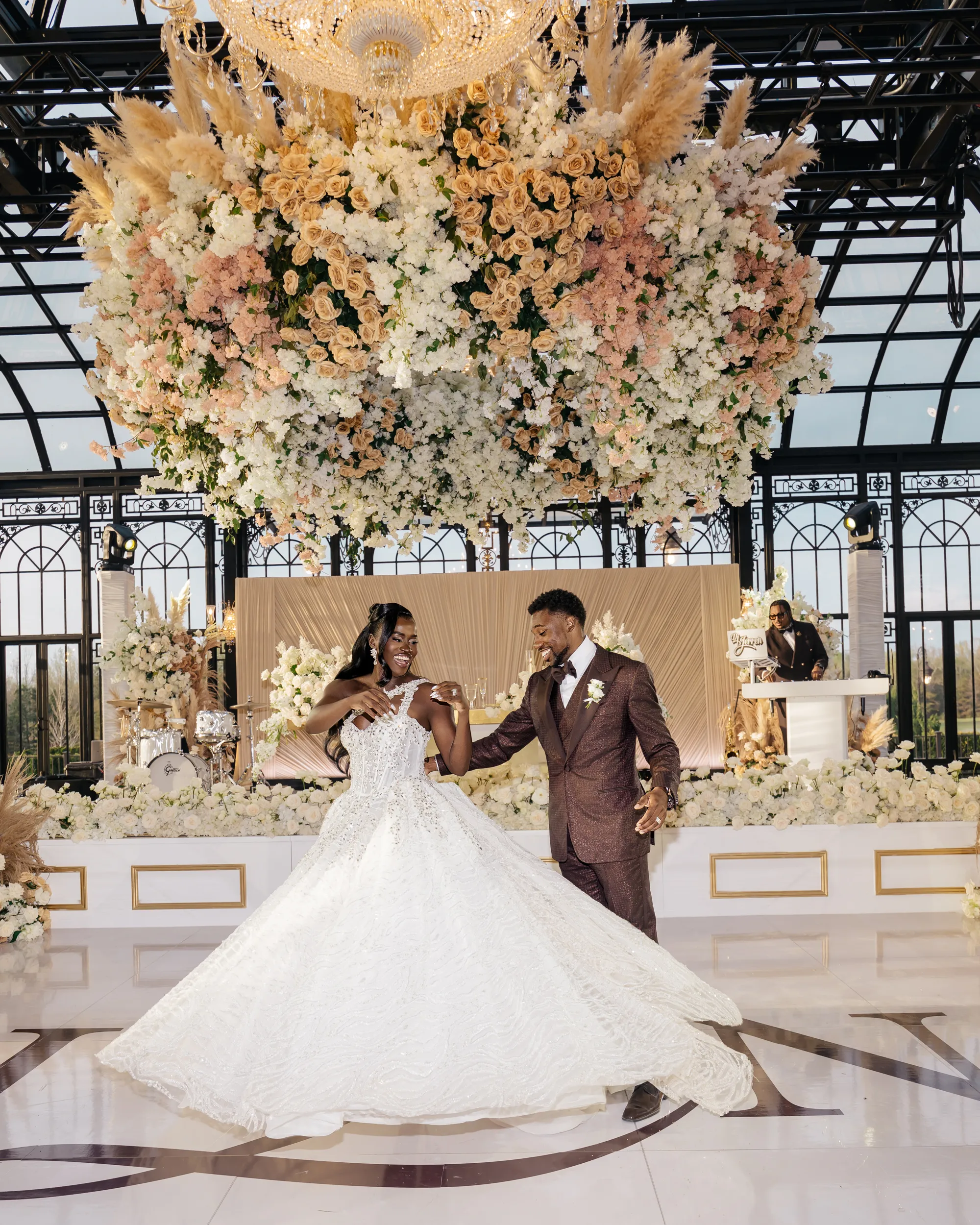 De bruiloft van Noah Lyles en Junelle Bromfield