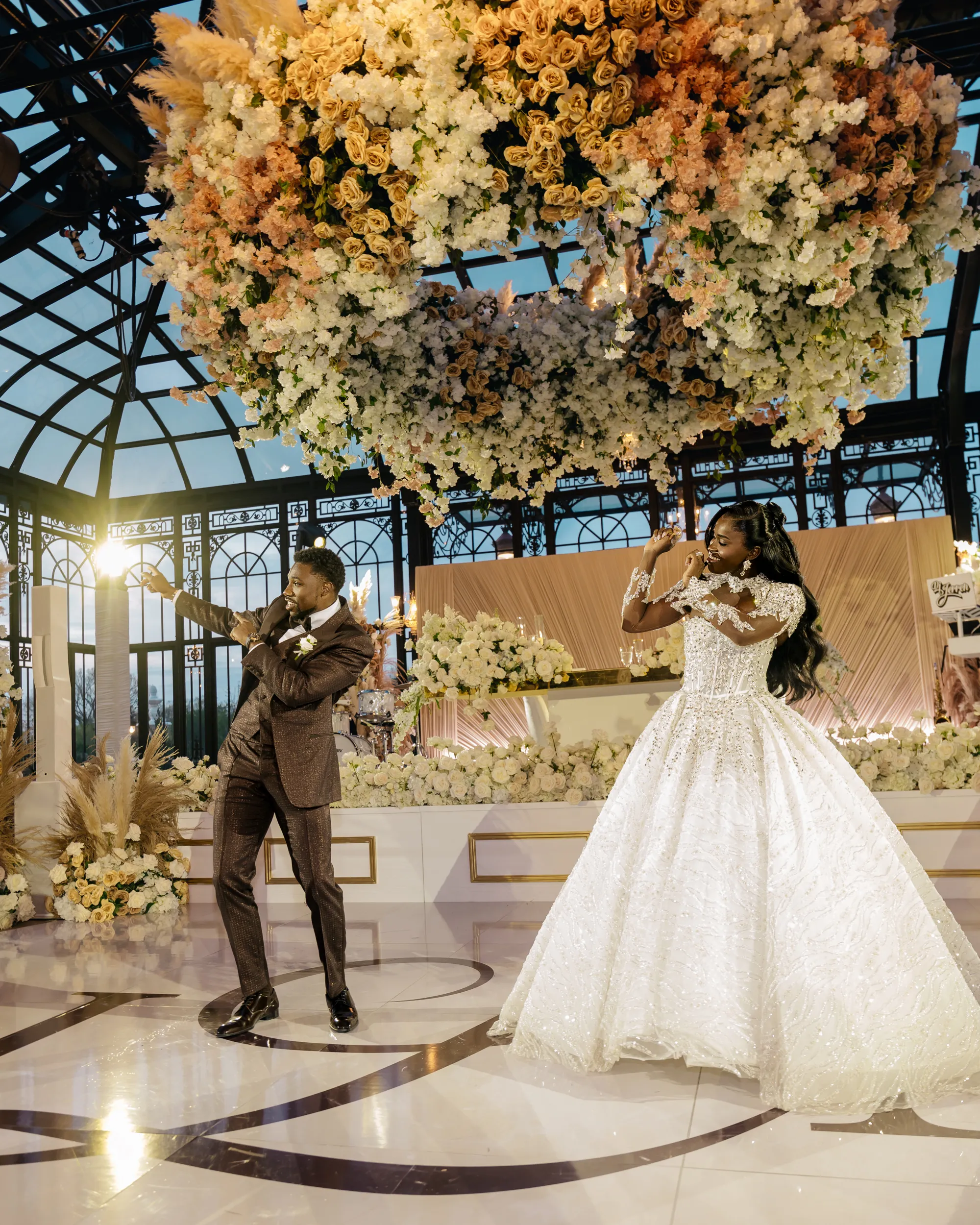 De bruiloft van Noah Lyles en Junelle Bromfield