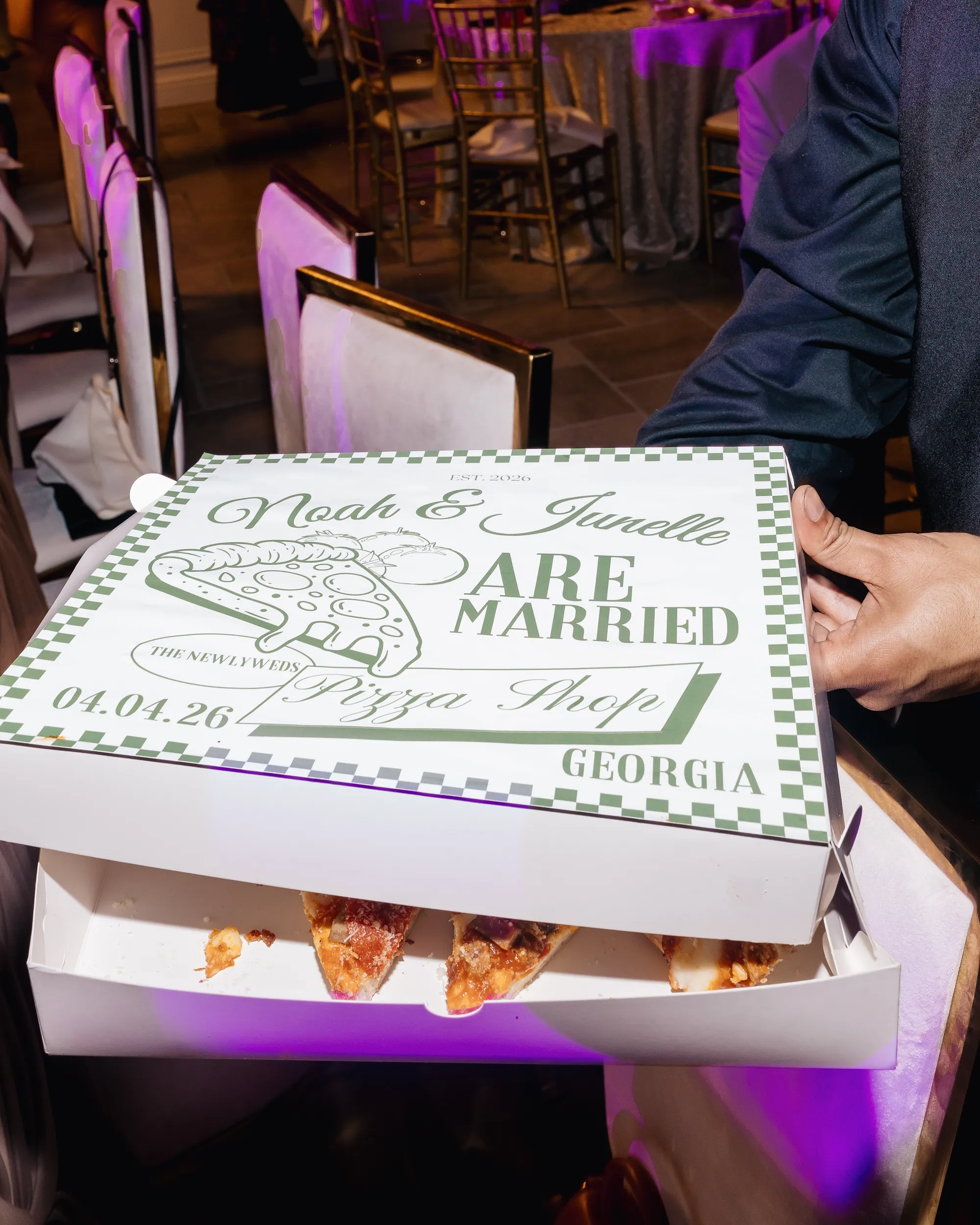 De bruiloft van Noah Lyles en Junelle Bromfield