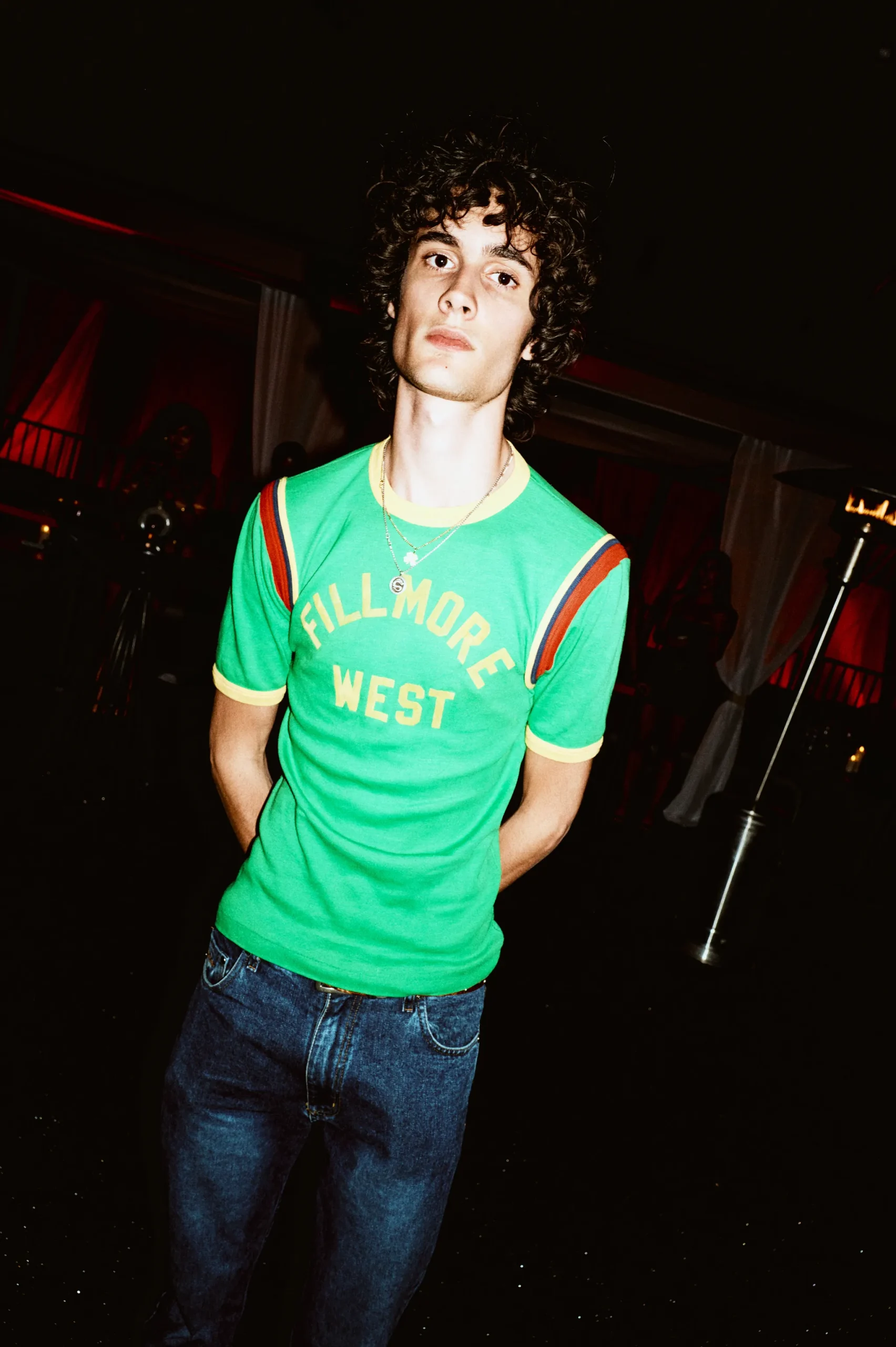 Sombr bij het Coachella 2026-openingsfeest