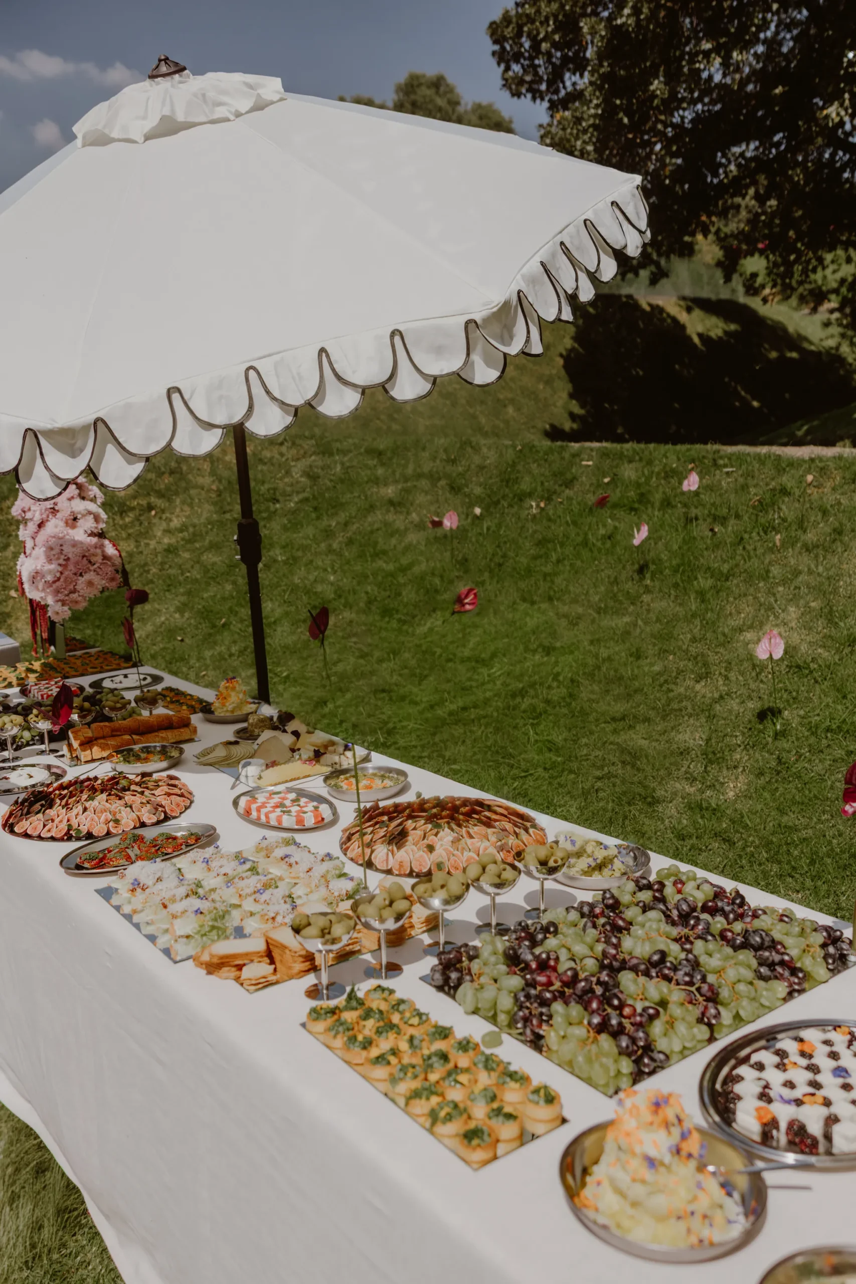 De surrealistische bruiloft van Sofia Alva en Dan Haddad