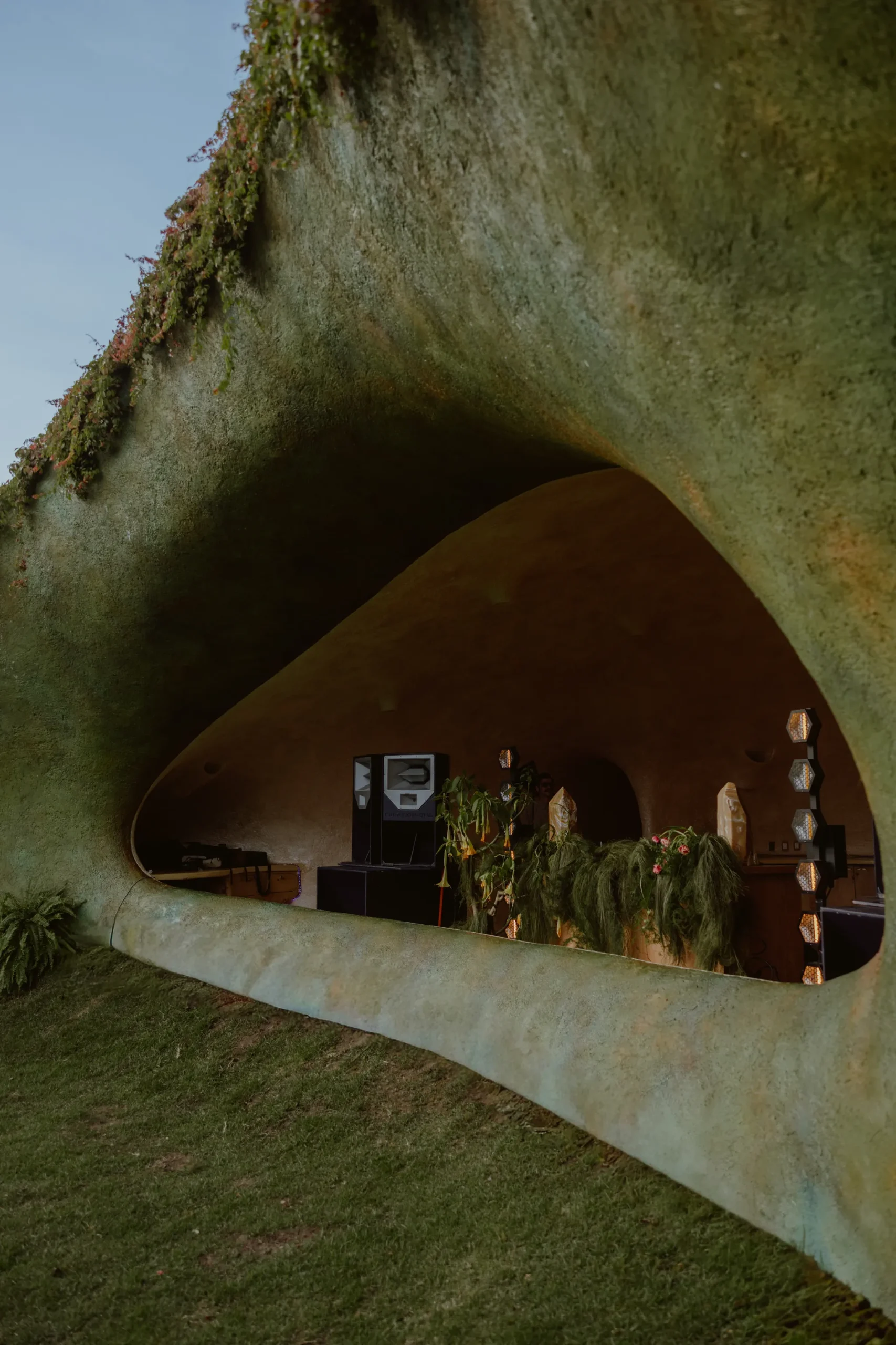 De surrealistische bruiloft van Sofia Alva en Dan Haddad