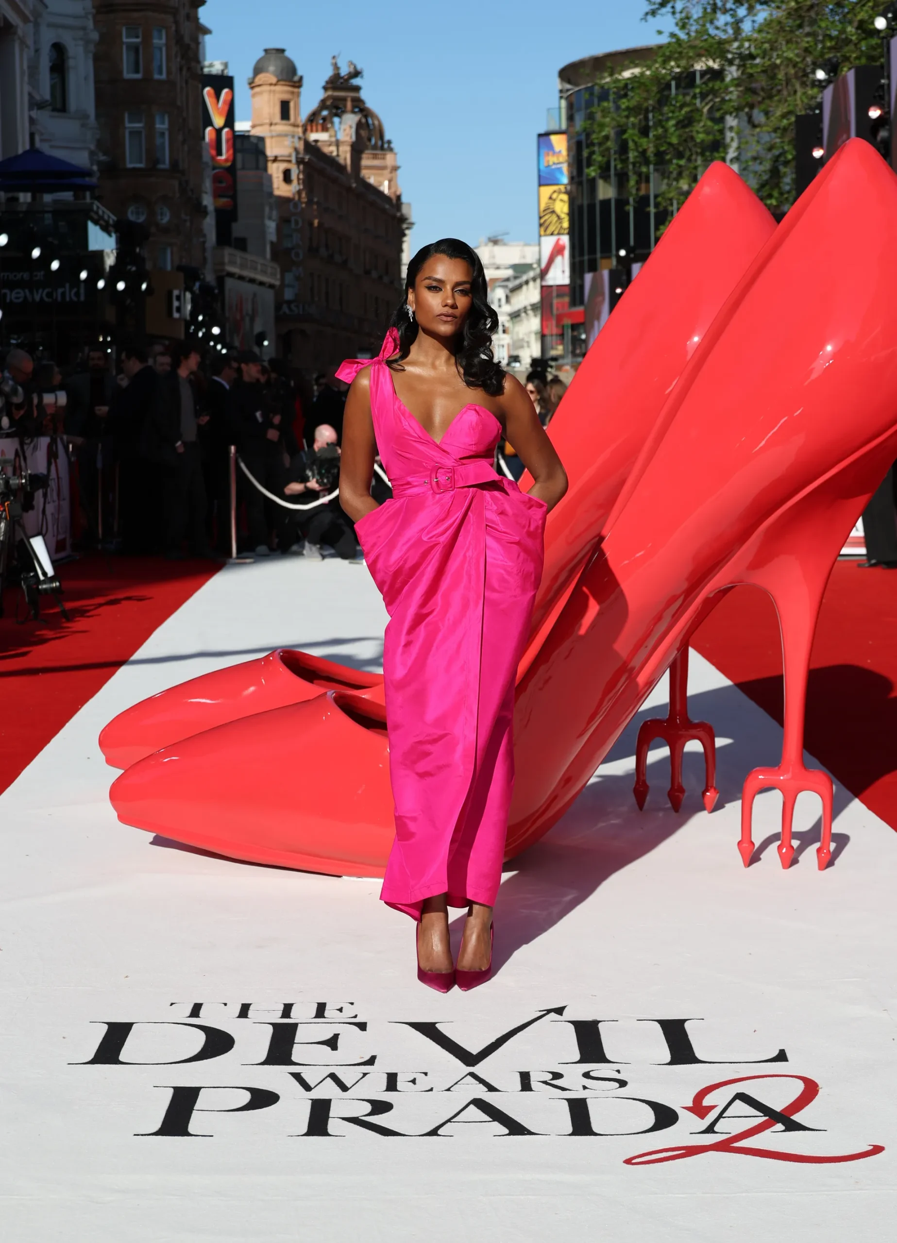 Simone Ashley bij de première van The Devil Wears Prada 2 in Londen