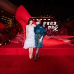 Anne Hathaway en Meryl Streep bij de première van The Devil Wears Prada 2 in Shanghai