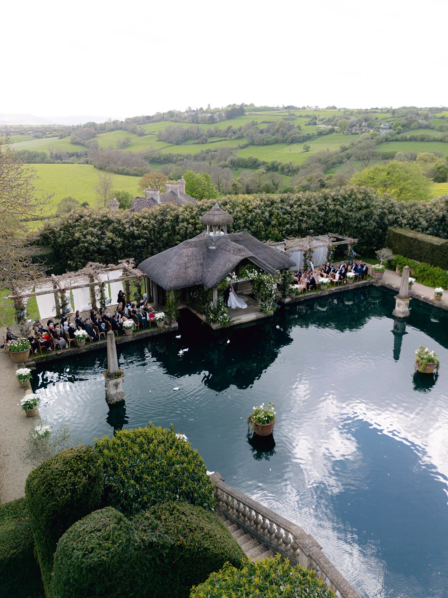 Beeld van de bruiloft van Jack Whitehall en Roxy Horner