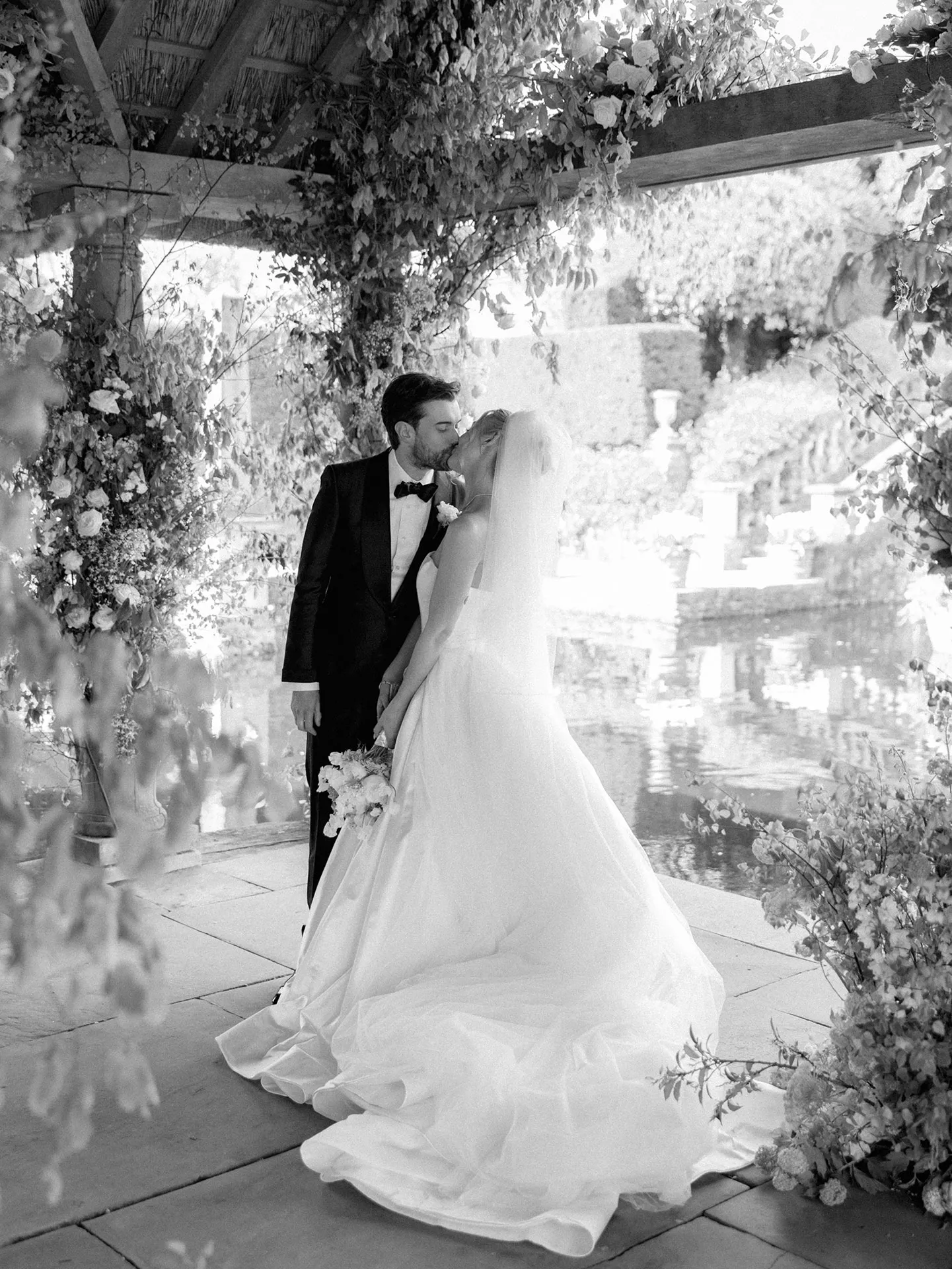 Beeld van de bruiloft van Jack Whitehall en Roxy Horner