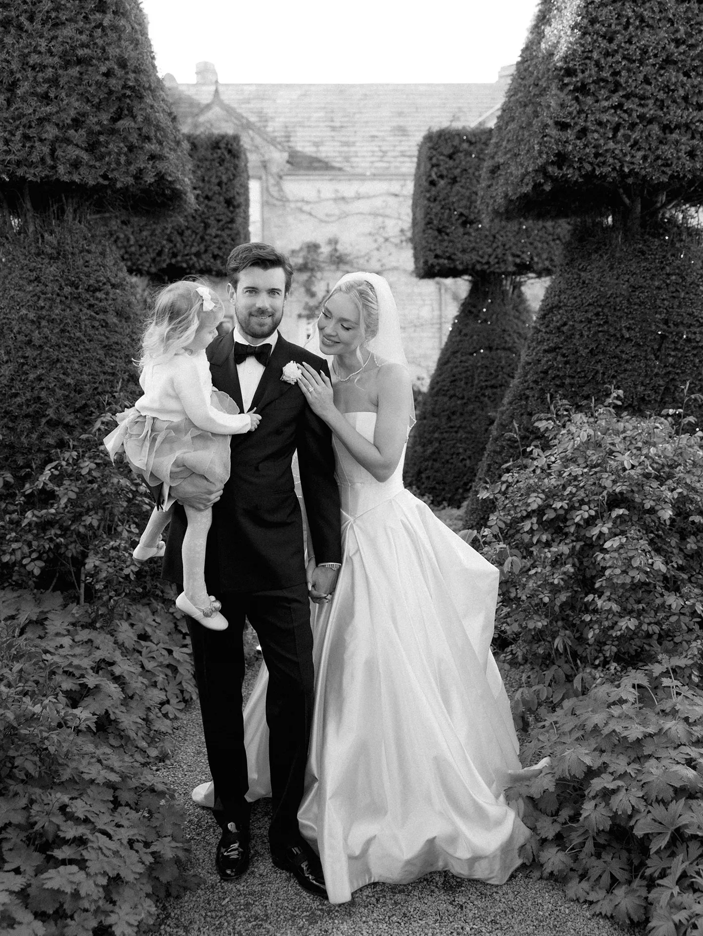 Beeld van de bruiloft van Jack Whitehall en Roxy Horner