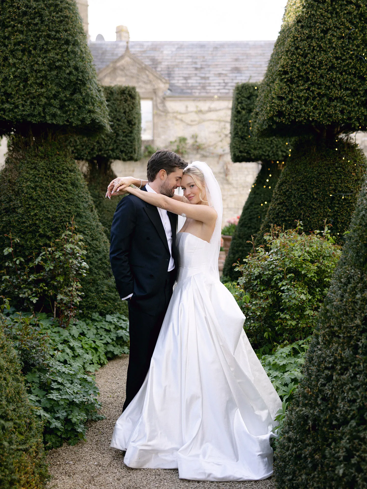 Beeld van de bruiloft van Jack Whitehall en Roxy Horner