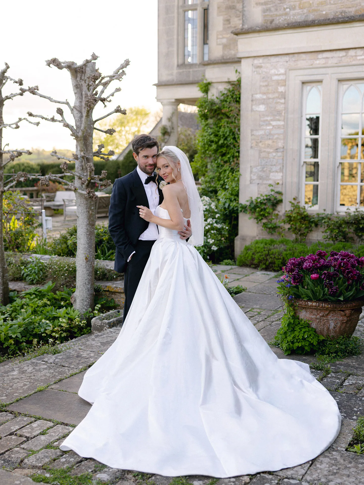 Beeld van de bruiloft van Jack Whitehall en Roxy Horner