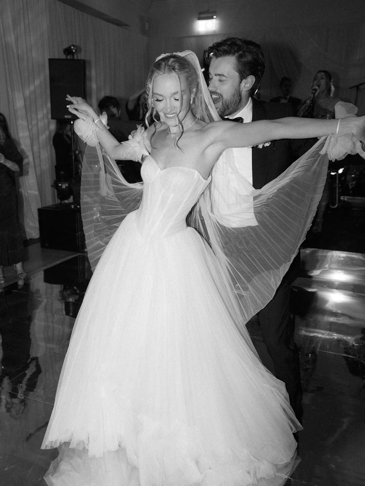 Beeld van de bruiloft van Jack Whitehall en Roxy Horner