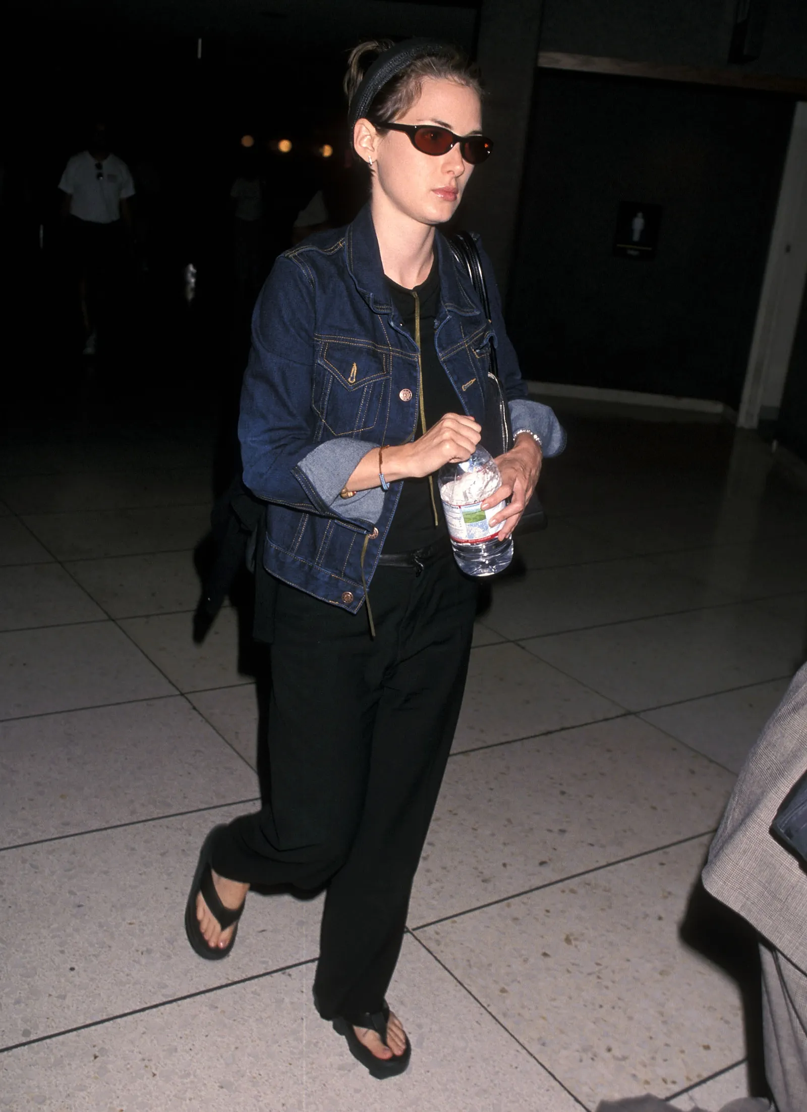 Winona Ryder met jaren negentig schoenen