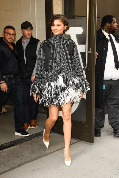 zendaya-zegt-vaarwel-tegen-minimalisme-en-hallo-tegen-de-statement-rok-389563