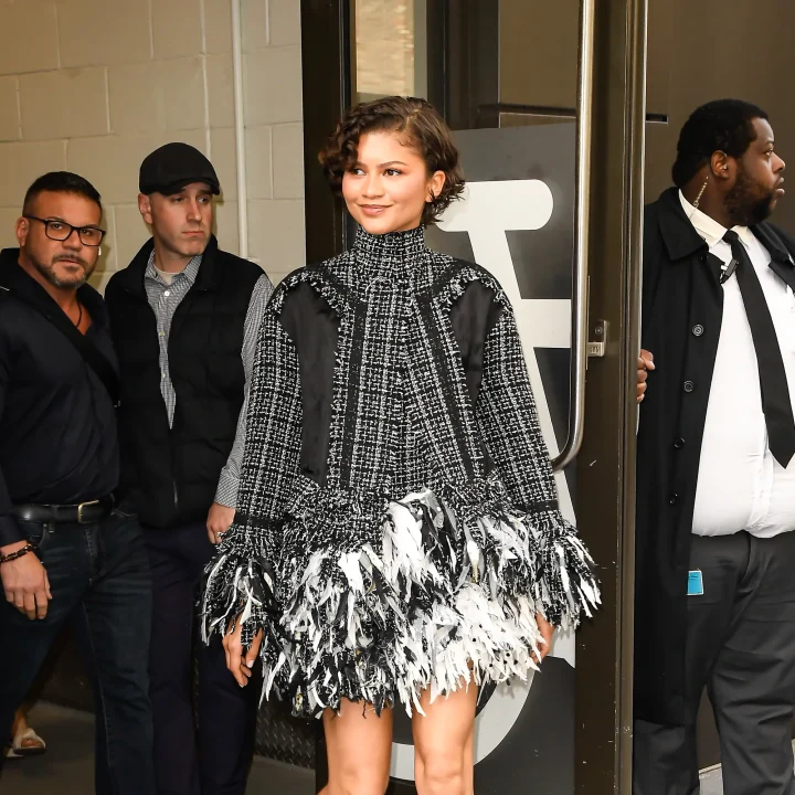zendaya-zegt-vaarwel-tegen-minimalisme-en-hallo-tegen-de-statement-rok-389563